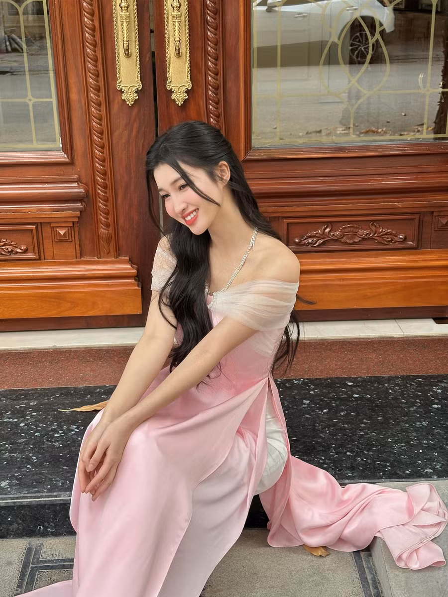 Á hậu Phương Nhi mất hút trong làng giải trí.