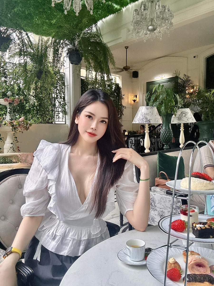 Con dâu tỷ phú Hoàng Kiều - cựu người mẫu Đào Lan Phương. Con dâu tỷ phú Hoàng Kiều - cựu người mẫu Đào Lan Phương.