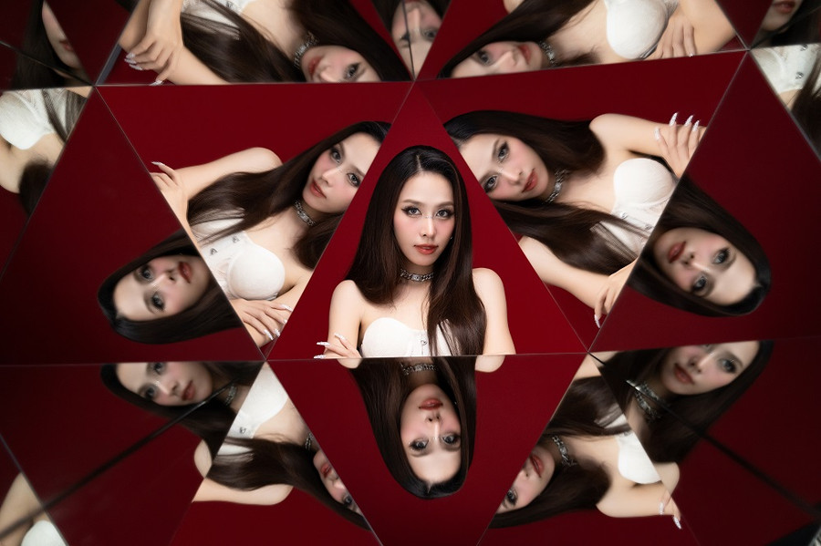 Á hậu Ngọc Hằng tuyên bố đi hát, đổi nghệ danh HERA. Á hậu Ngọc Hằng tuyên bố đi hát, đổi nghệ danh HERA.