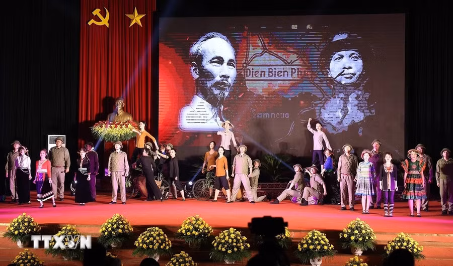 Chương trình nghệ thuật chào mừng. (Ảnh: Dương Giang/TTXVN)