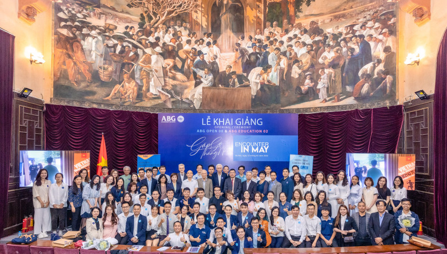 Học bổng Lãnh đạo trẻ ABG Future Leaders 2024 giúp kết nối với mạng lưới những người trẻ tài năng trên khắp Việt Nam và toàn cầu. Học bổng Lãnh đạo trẻ ABG Future Leaders 2024 giúp kết nối với mạng lưới những người trẻ tài năng trên khắp Việt Nam và toàn cầu.