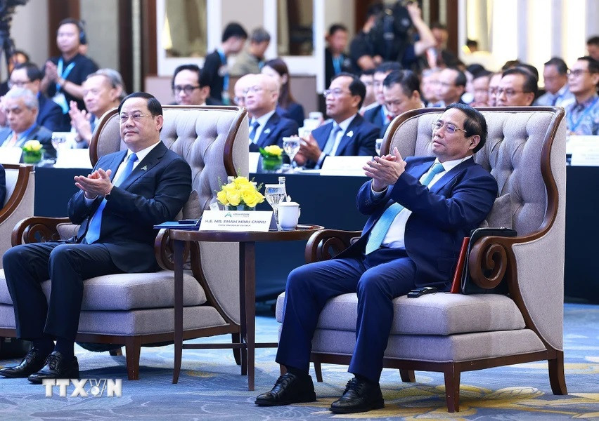 Thủ tướng Phạm Minh Chính và Thủ tướng Lào Sonexay Siphandone tham dự Diễn đàn Tương lai ASEAN 2024 tại Hà Nội, sáng 23/4. (Ảnh: Dương Giang/TTXVN) Thủ tướng Phạm Minh Chính và Thủ tướng Lào Sonexay Siphandone tham dự Diễn đàn Tương lai ASEAN 2024 tại Hà Nội, sáng 23/4. (Ảnh: Dương Giang/TTXVN)