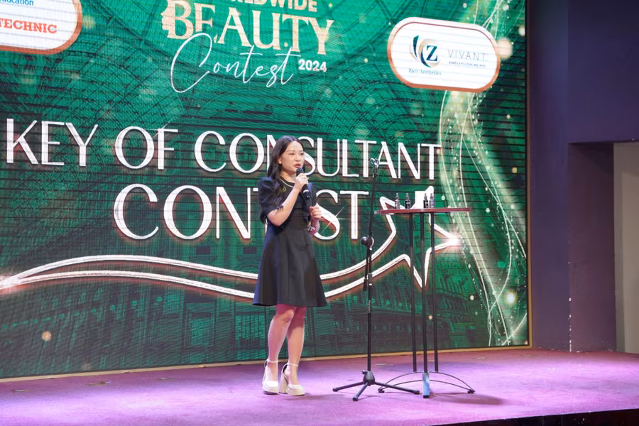 Thí sinh Nguyễn Thị Thanh Tâm, giải vàng hạng mục KOC, đang thể hiện phần thi và trả lời các câu hỏi từ ban giám khảo (Ảnh: BTC).