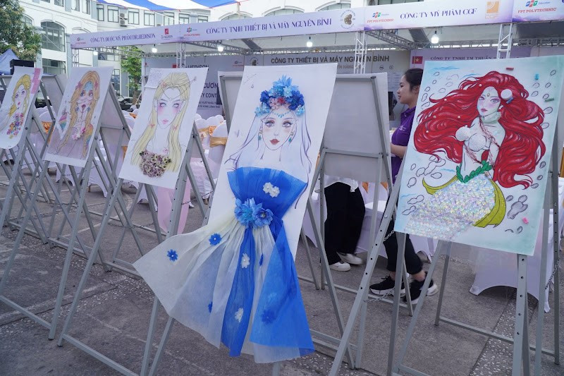 Một số tác phẩm dự thi hạng mục Face chart được trình diễn vào đêm chung kết cuộc thi (Ảnh: CLB Media Trường Cao đẳng FPT Polytechnic). Một số tác phẩm dự thi hạng mục Face chart được trình diễn vào đêm chung kết cuộc thi (Ảnh: CLB Media Trường Cao đẳng FPT Polytechnic).