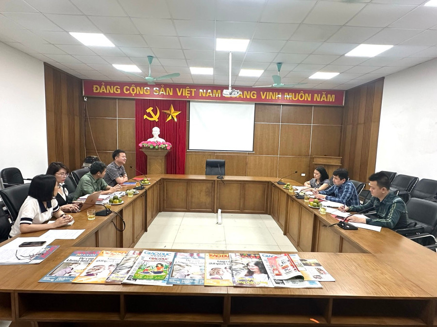 Quang cảnh buổi làm việc. Quang cảnh buổi làm việc.