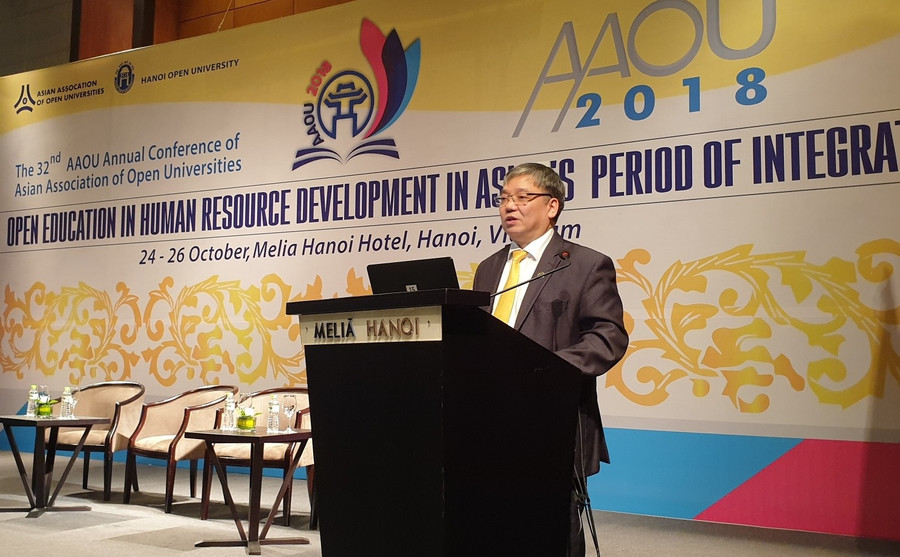 Ông Trương Tiến Tùng phát biểu Khai mạc Hội nghị AAOU 2018 do Đại học Mở Hà Nội đăng cai tổ chức.