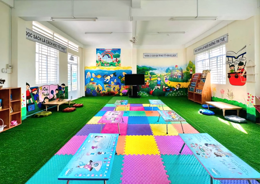 Không gian thư viện gọn gàng, ngăn nắp, thoáng mát và sạch đẹp tại một trường tiểu học. Không gian thư viện gọn gàng, ngăn nắp, thoáng mát và sạch đẹp tại một trường tiểu học.