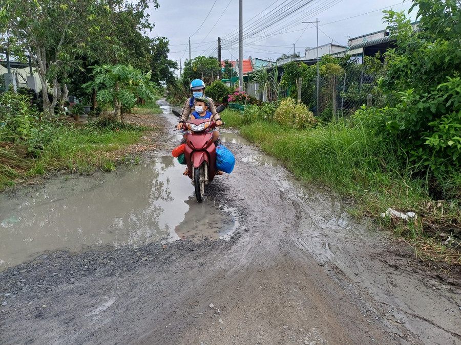 Việc đi lại người dân rất khó khăn. Việc đi lại người dân rất khó khăn.