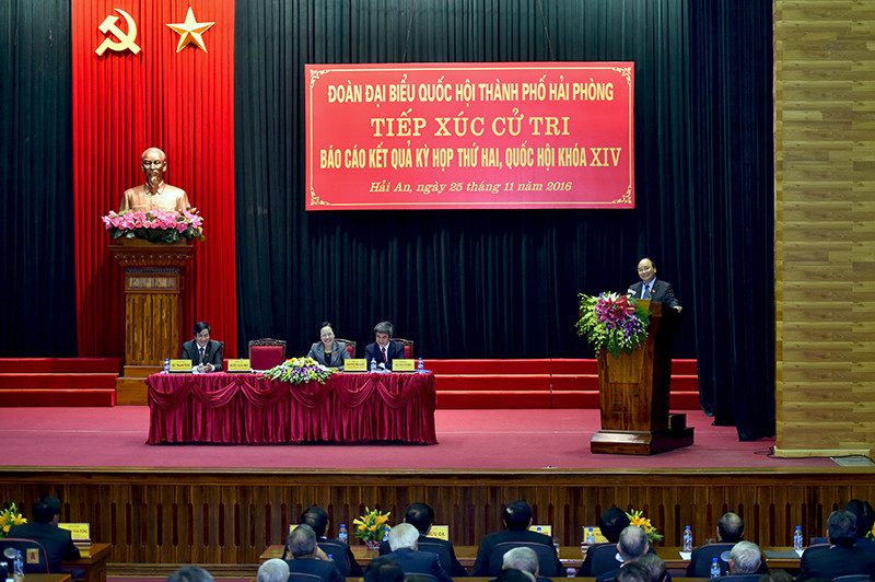 Thủ tướng Nguyễn Xuân Phúc và Đoàn đại biểu Quốc hội TP. Hải Phòng tiếp xúc cử tri. Ảnh:VGP/Quang Hiếu
