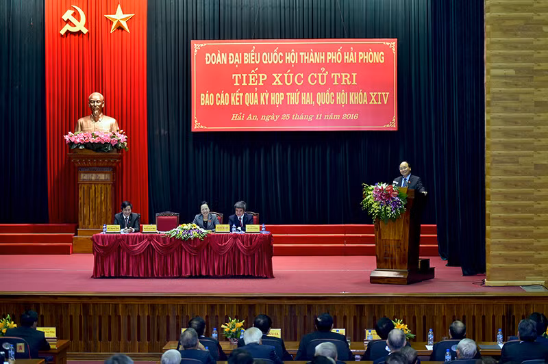 Thủ tướng Nguyễn Xuân Phúc và Đoàn đại biểu Quốc hội TP. Hải Phòng tiếp xúc cử tri. Ảnh:VGP/Quang Hiếu