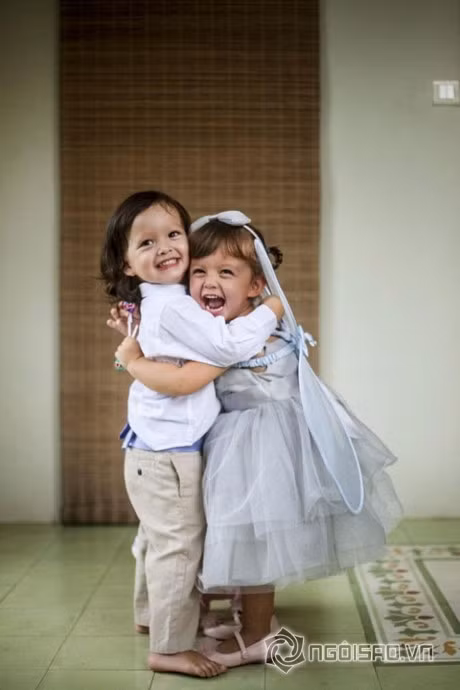 Co me la Diva, bo doanh nhan, cac con Hong Nhung duoc day nhu the nao? - Anh 24