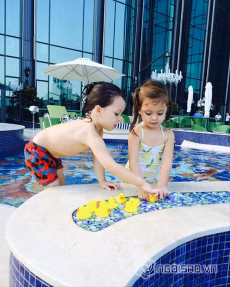 Co me la Diva, bo doanh nhan, cac con Hong Nhung duoc day nhu the nao? - Anh 20