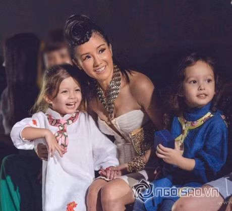 Co me la Diva, bo doanh nhan, cac con Hong Nhung duoc day nhu the nao? - Anh 47