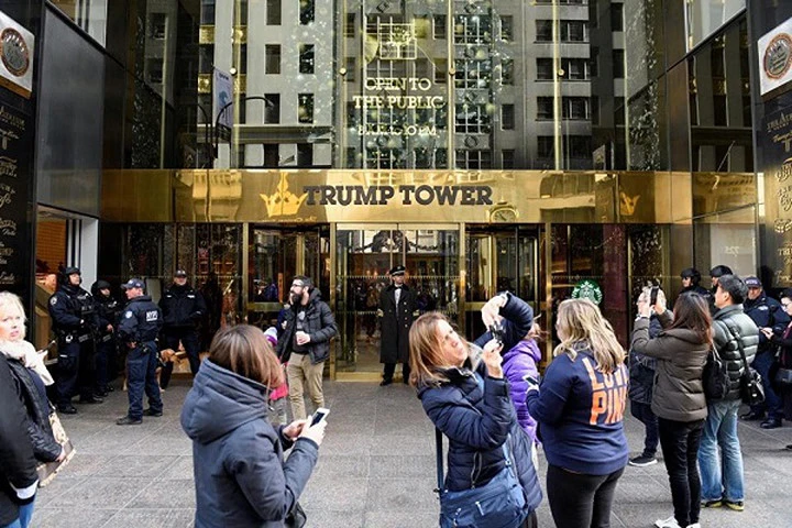 Tòa nhà Trump Tower bị đổi tên thành "Tháp rác"