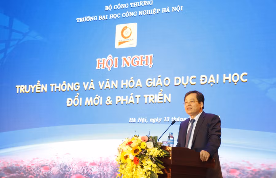 PGS.TS. Trần Đức Quý – Hiệu trưởng Trường ĐH Công nghiệp Hà Nội phát biểu tại Hội nghị