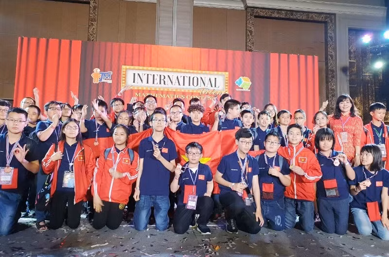 Hình ảnh HS Hà Nội với thành tích ấn tượng thi tìm kiếm tài năng Toán học quốc tế