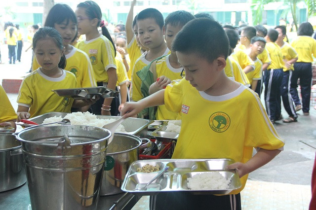 Bữa ăn trưa của HS tiểu học tại TPHCM (ảnh minh họa)