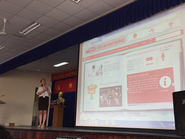 Đại diện phía Công ty Ajinomoto giới thiệu về dự án Bữa ăn học đường