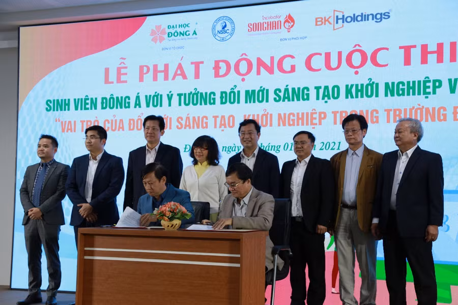 Lễ ký kết hợp tác giữa Trường ĐH Đông Á và Công ty CP Trung tâm ươm tạo khởi nghiệp Sông Hàn.