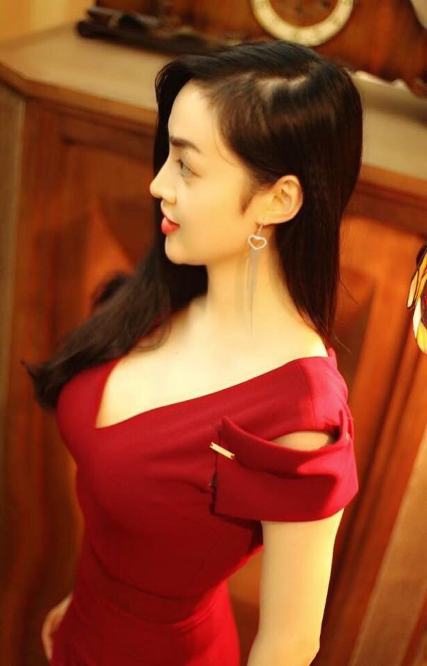 Vẻ đẹp của bà mẹ 2 con “xinh nhất dải ngân hà“ ảnh 10 Vẻ đẹp của bà mẹ 2 con “xinh nhất dải ngân hà“ ảnh 10
