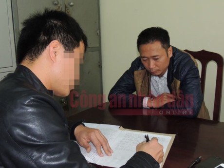 Phá tụ điểm ma túy, phát hiện 4 cô bé tuổi teen - Ảnh 1 Pha tu diem ma tuy, phat hien 4 co be tuoi teen - Anh 1