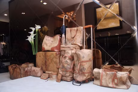 Nhin nhung hinh anh nay, khong ngo Dam Vinh Hung phai tra no hang ty cho me - Anh 22