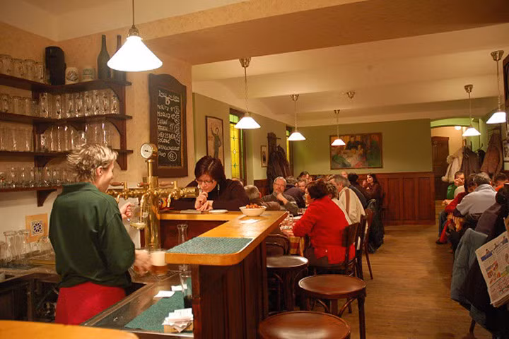 Séc: Bán một chai bia cho trẻ dưới 15 tuổi bị phạt... 80.000 USD