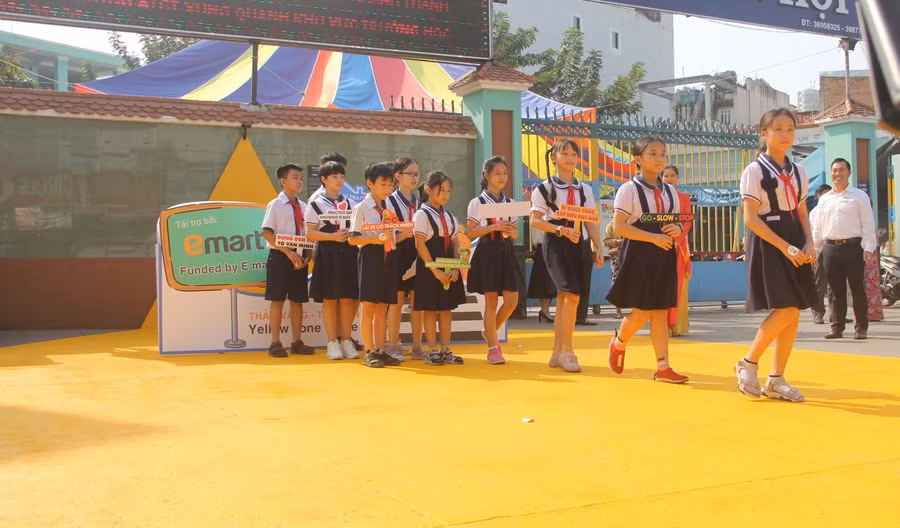 "Thảm vàng" ở khu vực trường học góp phần đảm bảo ATGT cho học sinh