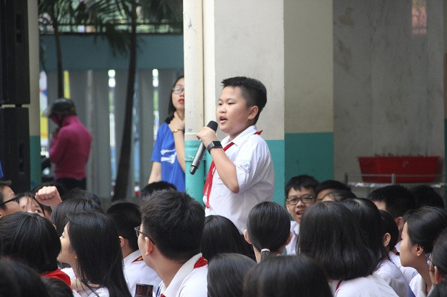 Học sinh tham gia trả lời các câu hỏi tình huống