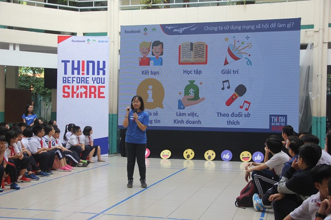 Các em học sinh được cung cấp thêm nhiều thông tin, kiến thức để sử dụng mạng xã hội an toàn, lành mạnh