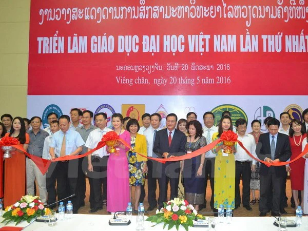 Quang cảnh lễ khai mạc trển lãm. (Ảnh: Nguyễn Chiến/Vietnam+)