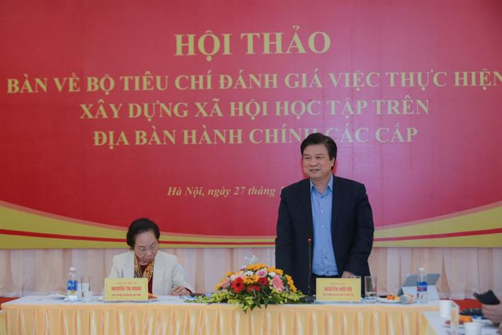 Thứ trưởng Bộ GD&ĐT Nguyễn Hữu Độ trao đổi tại hội thảo bàn về bộ tiêu chí đánh giá việc thực hiện xây dựng xã hội học tập trên địa bàn hành chính các cấp. Thứ trưởng Bộ GD&ĐT Nguyễn Hữu Độ trao đổi tại hội thảo bàn về bộ tiêu chí đánh giá việc thực hiện xây dựng xã hội học tập trên địa bàn hành chính các cấp.