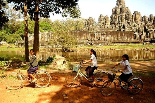 Campuchia chào đón du khách với Angkor Wat hùng vĩ, biển Sihanouk tuyệt đẹp, thủ đô Phnom Penh sôi động.... Với đa số du khách, trải nghiệm lý thú nhất tại đất nước này là những món ngon được chế biến từ nguyên liệu đánh bắt trong tự nhiên. Ảnh: Đặng Sinh. Điểm đến lý tưởng cho chuyến nghỉ dài ngày dịp lễ 2/9