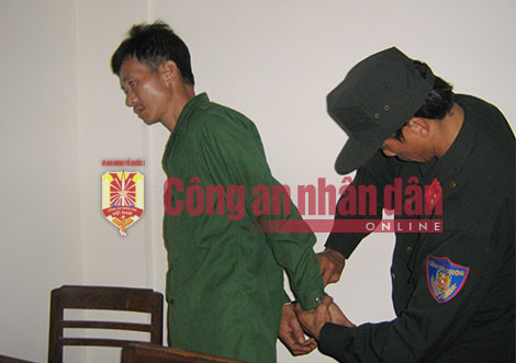 Lực lượng Công an bắt giữ đối tượng Vũ Văn Đản. Lực lượng Công an bắt giữ đối tượng Vũ Văn Đản.