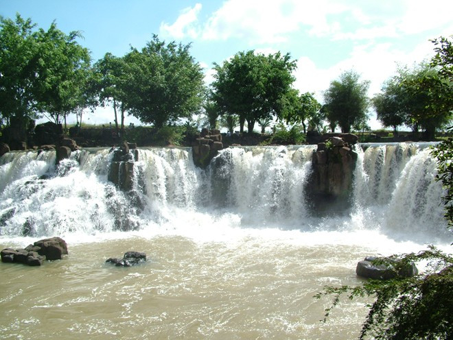 Đông Nam bộ: Du lịch của miền Đông nổi bật các tên như Đồng Nai, Bình Dương, Bình Phước. Mỗi tỉnh có những điểm đến đặc trưng và được đầu tư cơ sở hạ tầng khác nhau. Tuy nhiên, đều gặp nhau ở loại hình du lịch khám phá hơn là nghỉ dưỡng. Ảnh: Tuethien/KDL thác Giang Điền. Điểm đến lý tưởng cho chuyến nghỉ dài ngày dịp lễ 2/9