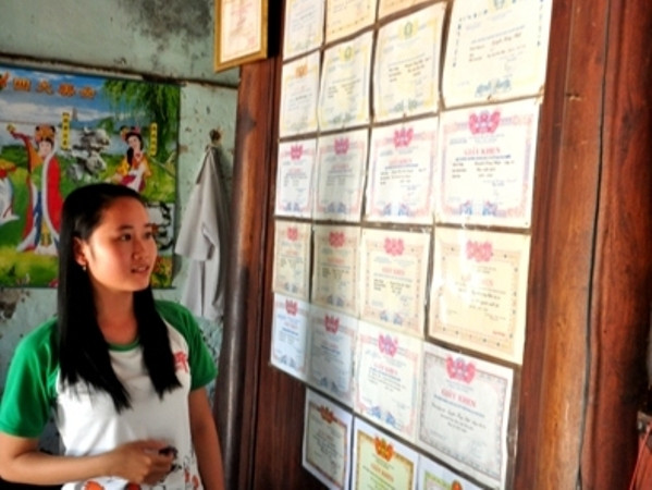 Ước mơ trở thành công an của nữ sinh nghèo đạt 27 điểm khối C ảnh 2