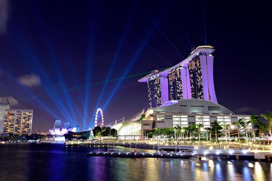 Singapore đang nóng trên các diễn đàn sau việc hải quan sân bay nước này từ chối cho nhiều nữ du khách Việt nhập cảnh, song, theo thông tin từ các công ty du lịch, du khách đi theo tour không bị gây khó khăn. Ảnh: Huffington Post.  Singapore đang nóng trên các diễn đàn sau việc hải quan sân bay nước này từ chối cho nhiều nữ du khách Việt nhập cảnh, song, theo thông tin từ các công ty du lịch, việc nhập cảnh vào đất nước này theo nhóm bạn hay đoàn du khách do các hãng lữ hành thực hiện chưa bao giờ bị gây khó khăn. Ảnh: Huffington Post.