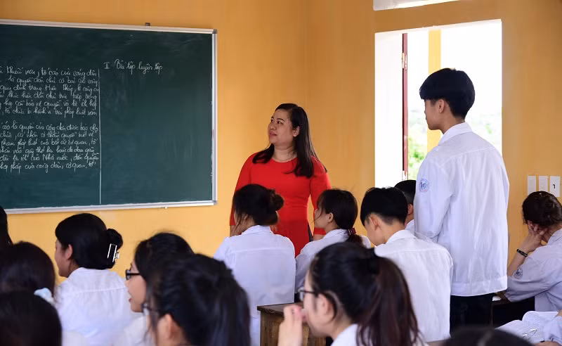 Cô Sao trong giờ dạy.