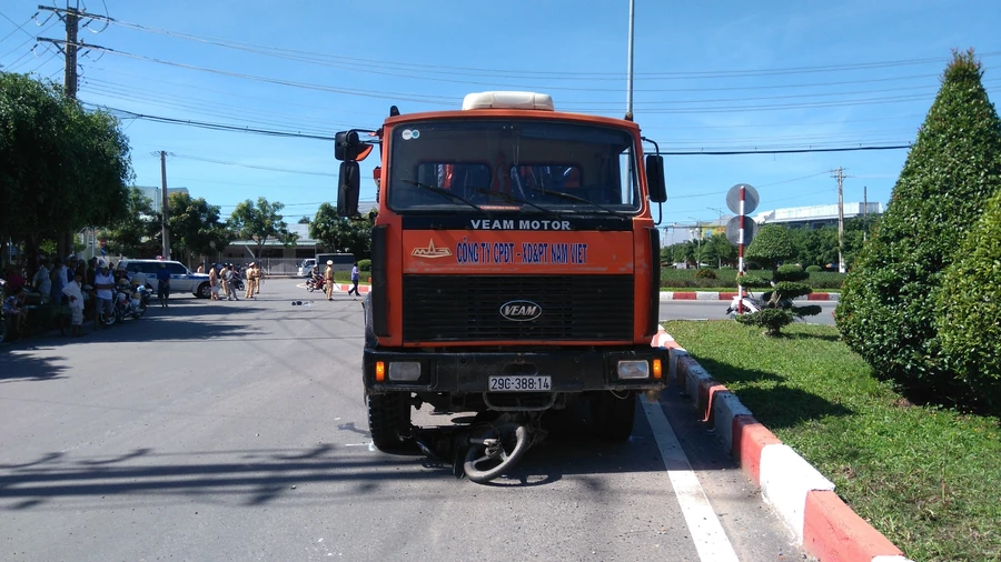 Hiện trường vụ tai nạn thương tâm khiến hai cha con tử vong