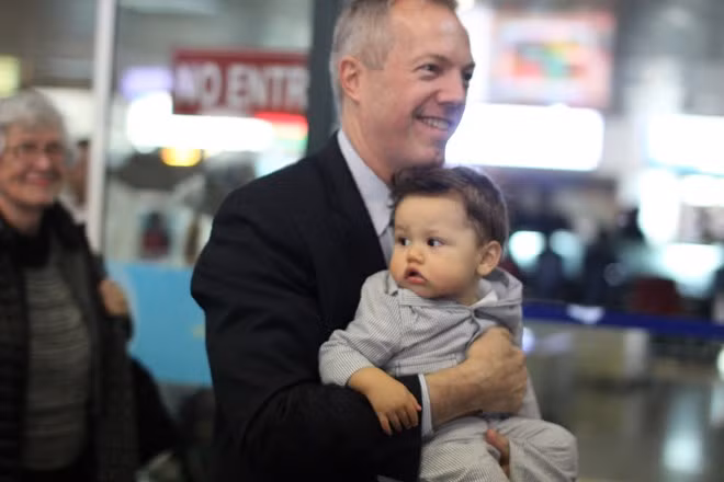 Hình ảnh đầu tiên tân đại sứ Mỹ đem đến Việt Nam: Con người của gia đình