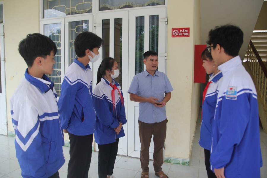 Thầy trò Trường THCS Quyết Thắng, TP Lai Châu (Lai Châu). Ảnh: Hà Thuận Thầy trò Trường THCS Quyết Thắng, TP Lai Châu (Lai Châu). Ảnh: Hà Thuận