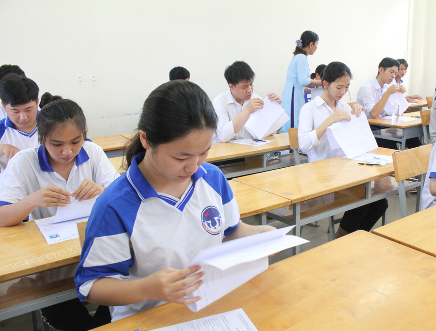 Học sinh Trường THPT TP Trà Vinh (Trà Vinh). Ảnh: Q. Ngữ. Học sinh Trường THPT TP Trà Vinh (Trà Vinh). Ảnh: Q. Ngữ.