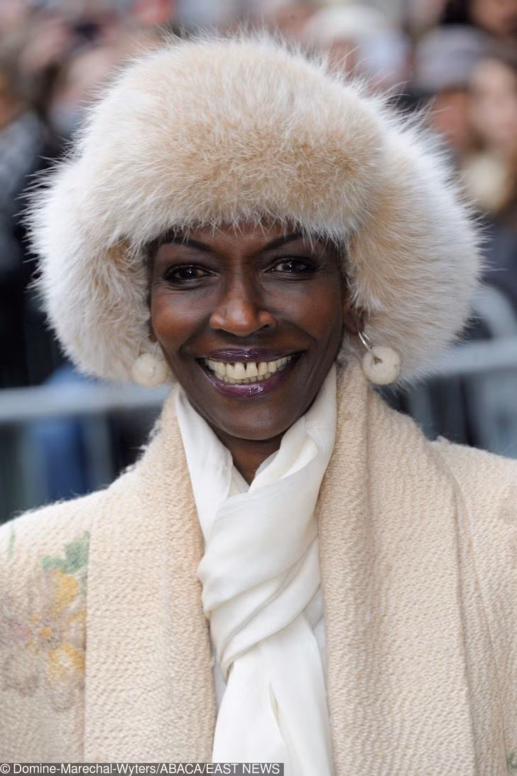 Cuộc sống như thường dân của những nàng công chúa thời hiện đại ảnh 4