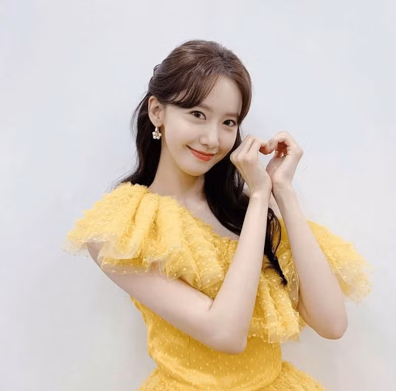 3 nữ thần tượng giống những nàng công chúa Disney ngoài đời thực ảnh 6