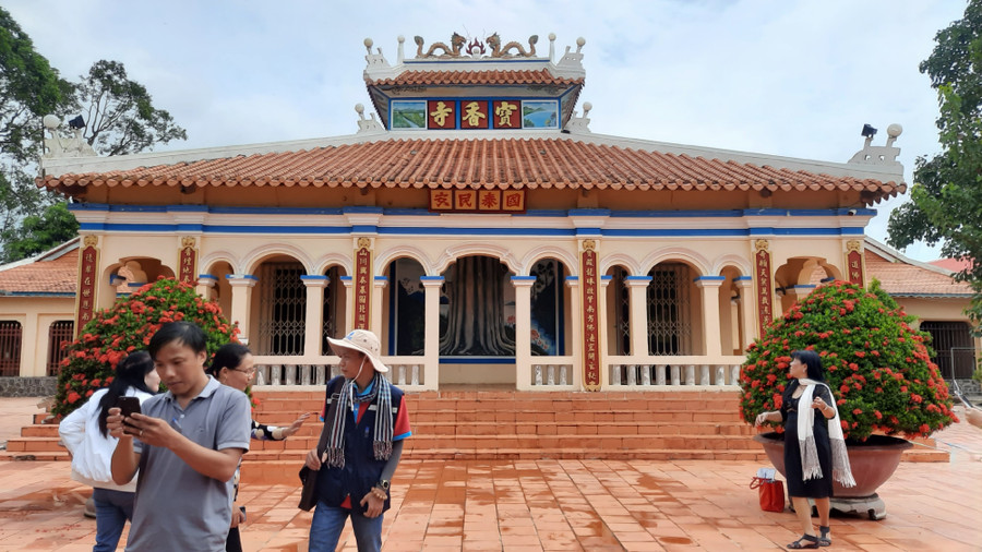 Đền thờ Quản cơ Trần Văn Thành (xã Thạnh Mỹ Tây, huyện Châu Phú, tỉnh An Giang).