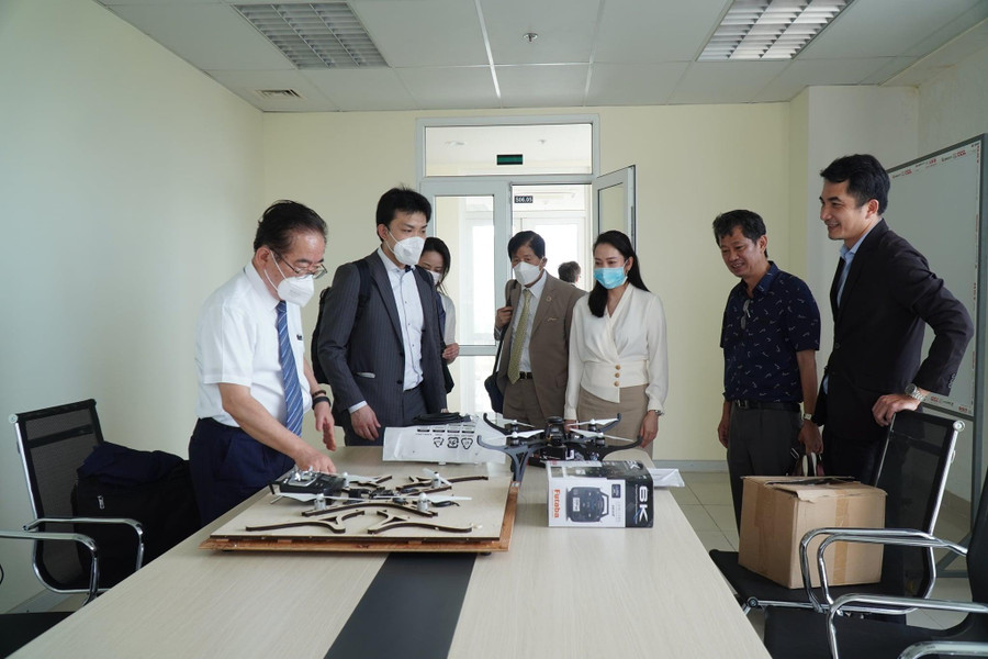 Đại diện Fujikin thăm phòng thí nghiệm Công nghệ cao tại toàn nhà Smart Building tại Trường ĐH Bách khoa, ĐH Đà Nẵng sử dụng cho việc đào tạo, nghiên cứu chung của 2 bên.