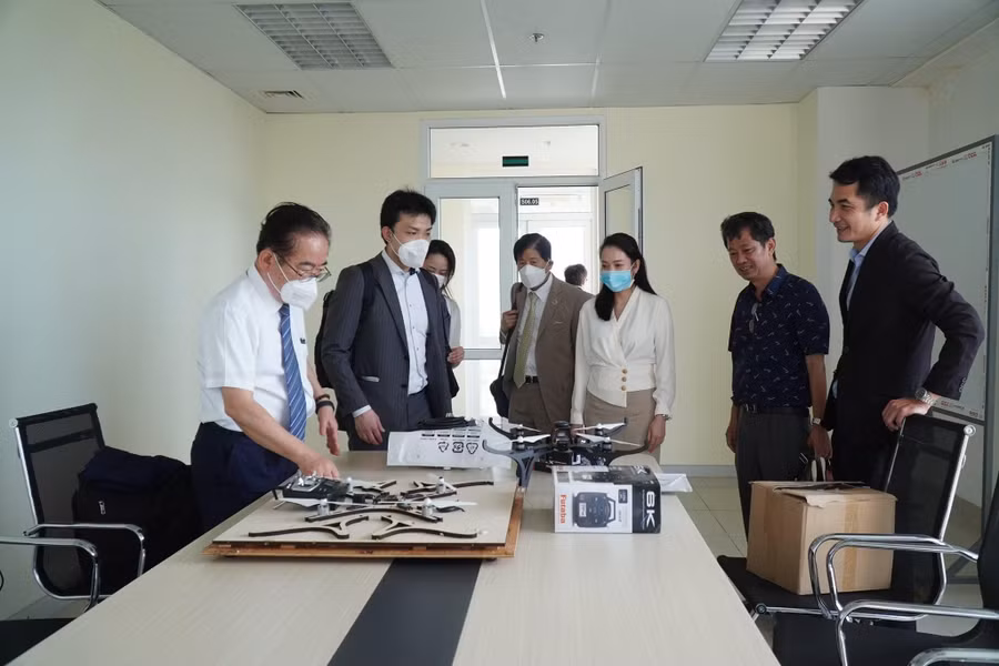 Đại diện Fujikin thăm phòng thí nghiệm Công nghệ cao tại toàn nhà Smart Building tại Trường ĐH Bách khoa, ĐH Đà Nẵng sử dụng cho việc đào tạo, nghiên cứu chung của 2 bên.