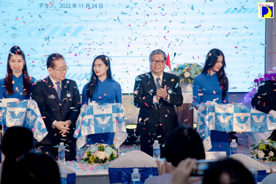 Khai trương Trung tâm nghiên cứu, phát triển và sản xuất Fujikin Đà Nẵng tại Khu công nghệ cao Đà Nẵng với sự hợp tác của Trường ĐH Bách khoa Đà Nẵng trong việc phối hợp nghiên cứu chung, tài trợ nghiên cứu, đào tạo, tuyển dụng, chuyển giao công nghệ…