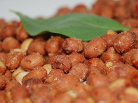 Cách làm đậu phộng rang tỏi ớt: Món ngon đơn giản, dễ kiếm, rẻ tiền - Ảnh 3 Cach lam dau phong rang toi ot: Mon ngon don gian, de kiem, re tien - Anh 3