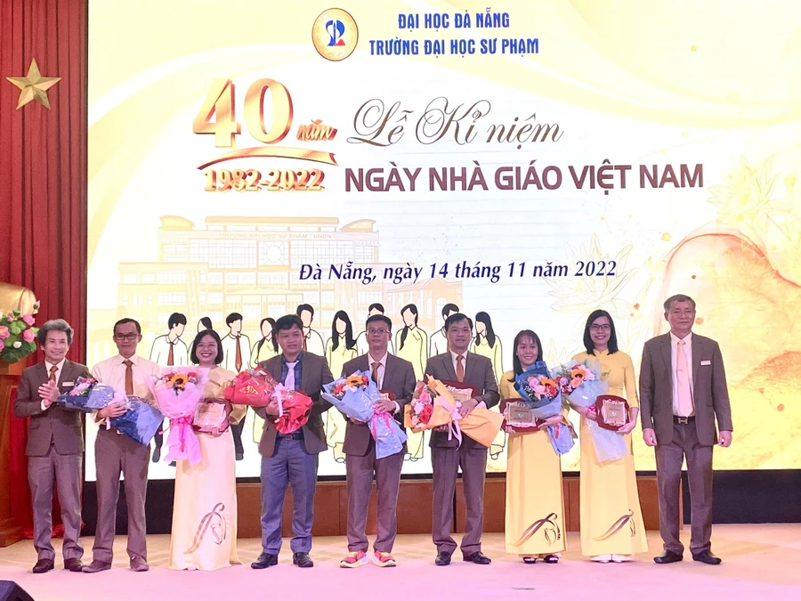 Trường ĐH Sư phạm - ĐH Đà Nẵng vinh danh các cá nhân, tập thể tiêu biểu trong giảng dạy, nghiên cứu khoa học...